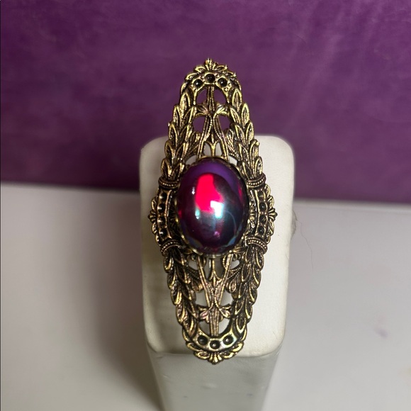 Elegant Purple Stone Antique Ring - Picture 2 of 11